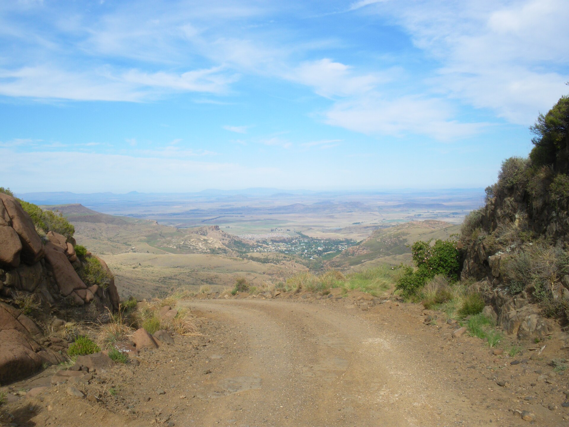 Mountain pass and grassland in the Eastern Cape highlands, home of the new Grasslands National Park
