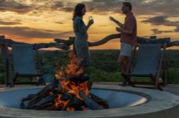Sundowners beside a fire at Makumu